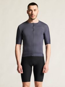 1913161-7600_Endur20Aero20Jersey20M_closeup4