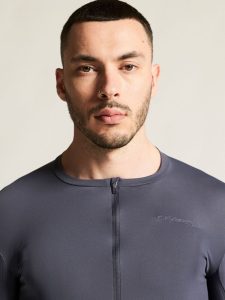1913161-7600_Endur20Aero20Jersey20M_closeup5