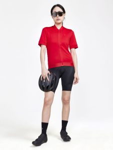 1913164-430000_Core20Essence20Jersey20Regular20Fit20W_Closeup4