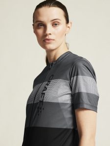 1913173-99985_Core20Endur20Logo20Jersey20W_closeup5