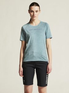 1913184-361000_Adv20Gravel20SS20Tee20W_closeup4