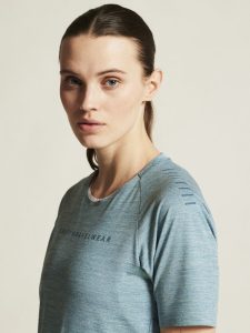 1913184-361000_Adv20Gravel20SS20Tee20W_closeup5