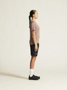 1913184-473000_Adv20Gravel20SS20Tee20W_closeup2
