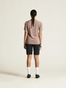 1913184-473000_Adv20Gravel20SS20Tee20W_closeup3