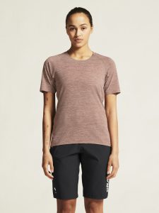 1913184-473000_Adv20Gravel20SS20Tee20W_closeup4
