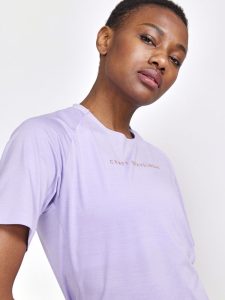 1913184-723200_Adv20Gravel20SS20Tee20W_Closeup3
