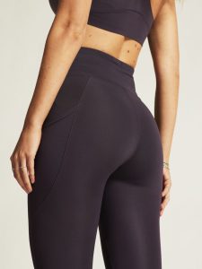 1913209-499000_ADV20Essence20Capri20Tights20220W_closeup6