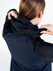 1913387-396999_CORE20Unify20Wind20Jacket20W_Closeup6