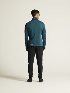 1913614-629000_ADV20SubZ20Sweater20320M_closeup3