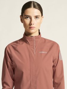 1913654-747000_Core20Endur20Hydro20Jacket20220W_closeup5