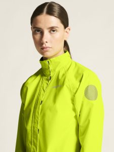 1913654-851000_Core20Endur20Hydro20Jacket20220W_closeup5