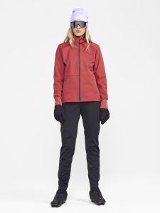 1913683-421000_Core20Nordic20Training20Jacket20W_Closeup4