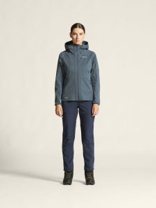1913685-376000_Core20Backcountry20Hood20Jacket20W_closeup1