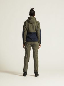 1913685-664396_Core20Backcountry20Hood20Jacket20_closeup3