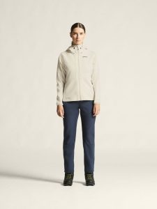 1913685-905000_Core20Backcountry20Hood20Jacket20W_closeup1