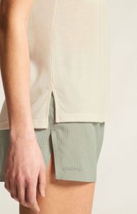 1913722-105M_Wool20SS20Tee20W_closeup7
