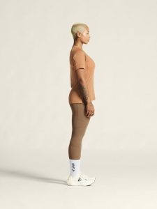 1913722-246200_Athleisure20Layers20Wool20SS20Tee20W_closeup2