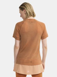 1913722-791200_ADV20Trail20Wool20SS20Tee20W_closeup2