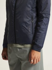 1913804-396000_ADV20Explore20Lightweight20Jacket20M_closeup6