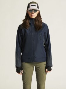 1913807-396000_Adv20Explore20Shell20Jacket20W_closeup4