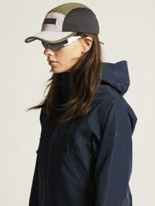1913807-396000_Adv20Explore20Shell20Jacket20W_closeup5