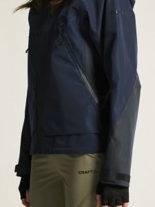 1913807-396000_Adv20Explore20Shell20Jacket20W_closeup6