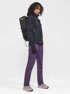 1913807-999000_ADV20Explore20Shell20Jacket20W_Closeup5