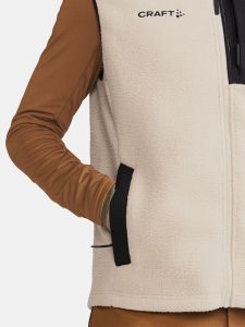 1913810-211999_ADV20Explore20Pile20Fleece20Vest20M_Closeup3