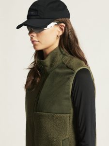 1913811-664000_ADV20Explore20Pile20Fleece20Vest20W_closeup5