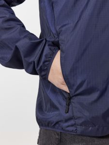 1913817-390000_Squad20Wind20Jacket20W_Closeup4