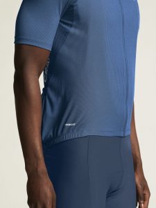1914535-366000_Adv20Endur20Jersey20M_closeup6