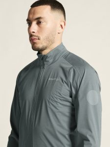 1914539-382000_Adv20Endur20Hydro20Jacket20220M_closeup5