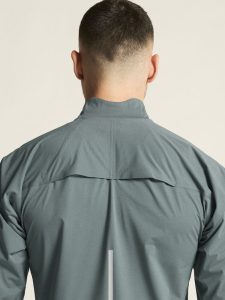 1914539-382000_Adv20Endur20Hydro20Jacket20220M_closeup6