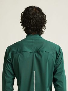 1914539-640000_Adv20Endur20Hydro20Jacket20220M_closeup6