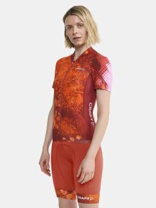 1914542-421007_Adv20Endur20Graphic20Jersey20W_closeup1