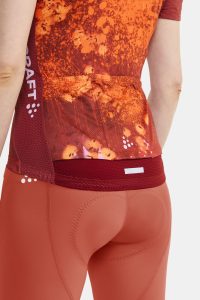 1914542-421007_Adv20Endur20Graphic20Jersey20W_closeup5