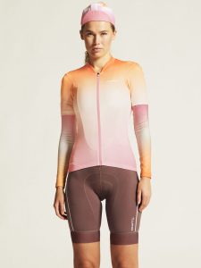 1914542-727007_Adv20Endur20Graphic20Jersey20W_closeup4