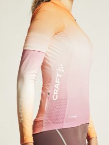 1914542-727007_Adv20Endur20Graphic20Jersey20W_closeup6