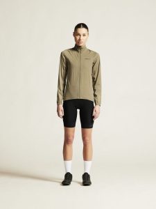 1914545-237000_Adv20Endur20Hydro20Jacket20220W_closeup1