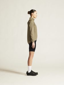 1914545-237000_Adv20Endur20Hydro20Jacket20220W_closeup2