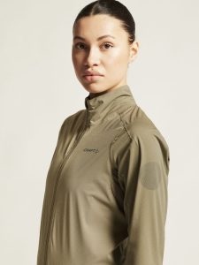 1914545-237000_Adv20Endur20Hydro20Jacket20220W_closeup5