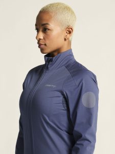 1914545-388000_Adv20Endur20Hydro20Jacket20220W_closeup5