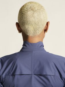 1914545-388000_Adv20Endur20Hydro20Jacket20220W_closeup6