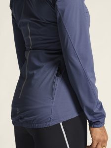 1914545-388000_Adv20Endur20Hydro20Jacket20220W_closeup7