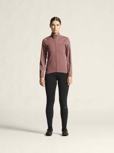 1914545-473000_Adv20Endur20Hydro20Jacket20220W_closeup1