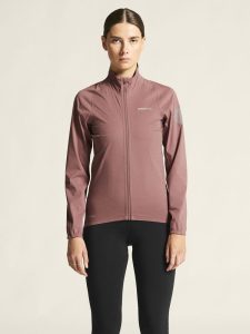 1914545-473000_Adv20Endur20Hydro20Jacket20220W_closeup4