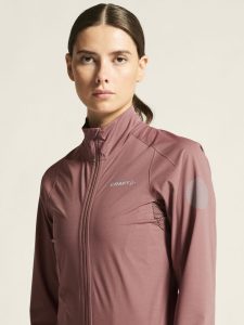 1914545-473000_Adv20Endur20Hydro20Jacket20220W_closeup5