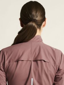 1914545-473000_Adv20Endur20Hydro20Jacket20220W_closeup6