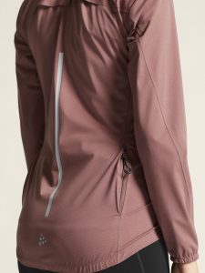1914545-473000_Adv20Endur20Hydro20Jacket20220W_closeup7