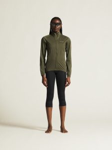 1914545-664000_Adv20Endur20Hydro20Jacket20220W_closeup1